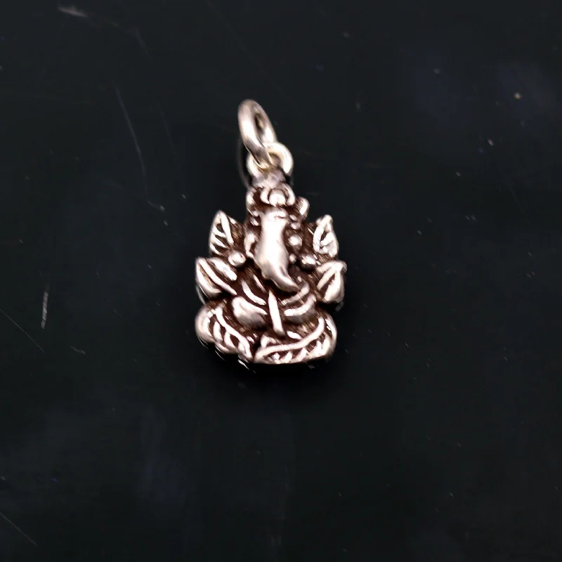 925 Sterling silver handmade Lord Ganesha tiny pendant fabulous locket pendant unisex small pendant jewelry nsp151