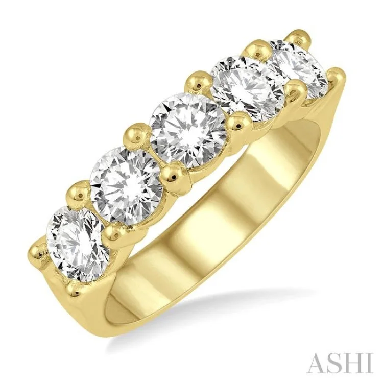 2 ctw 5Stones Round Cut Diamond Wedding Band in 14K Yellow Gold