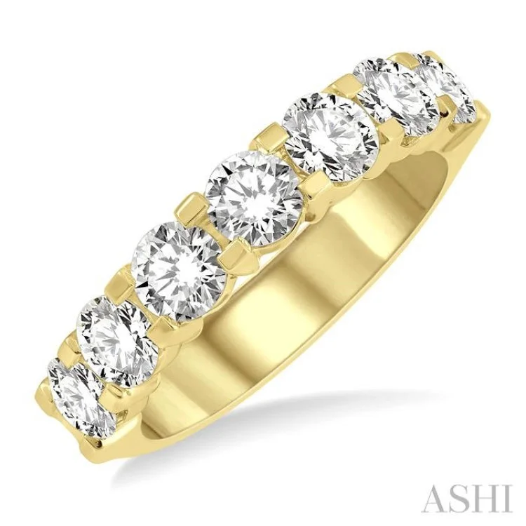 1 1/2 ctw 7Stones Round Cut Diamond Wedding Band in 14K Yellow Gold