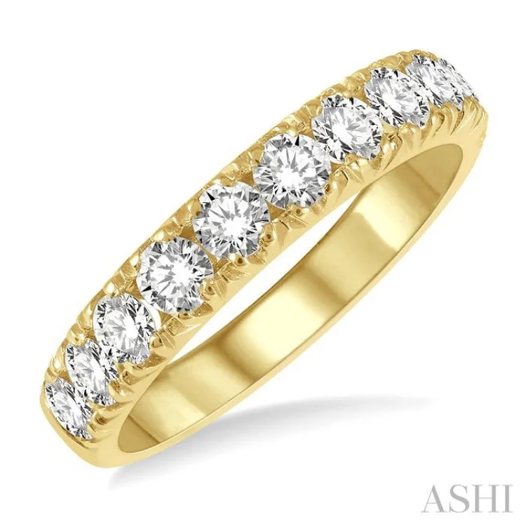 1 ctw 11Stones Round Cut Diamond Wedding Band in 14K Yellow Gold